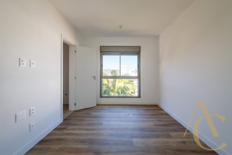 Apartamento à venda – 1 suíte e 2 demi-suítes – João Paulo – Florianópolis/SC.