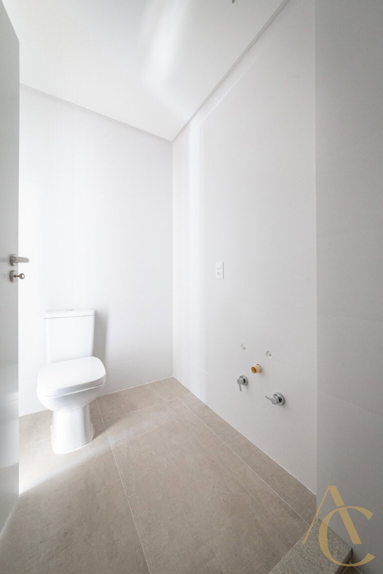 Apartamento à venda – 1 suíte e 2 demi-suítes – João Paulo – Florianópolis/SC.