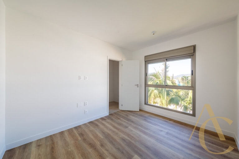 Apartamento à venda – 1 suíte e 2 demi-suítes – João Paulo – Florianópolis/SC.