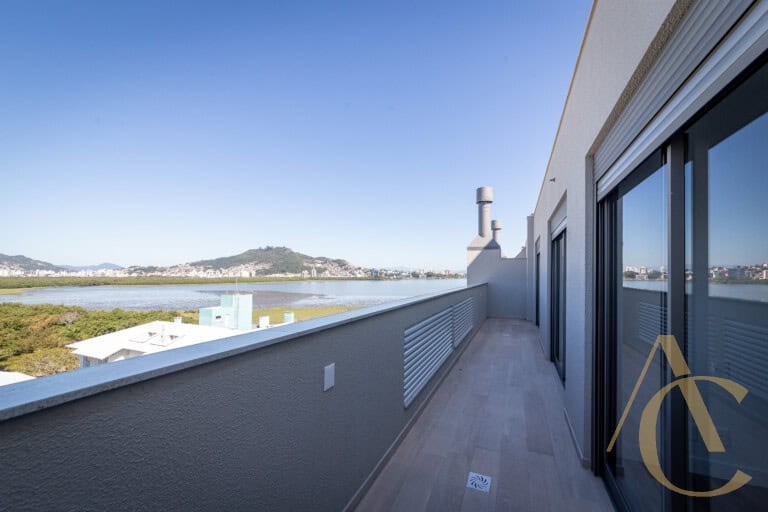 Apartamento duplex à venda – 3 quartos sendo 1 suíte – João Paulo – Florianópolis/SC.