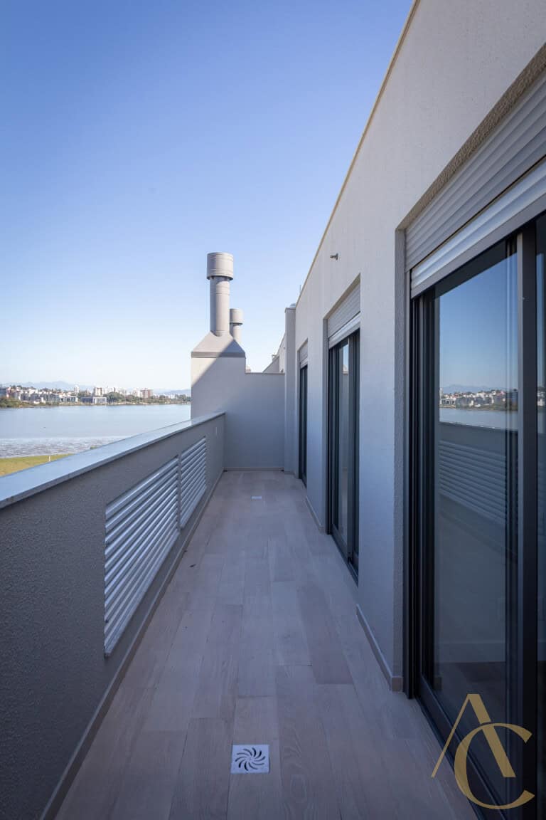 Apartamento duplex à venda – 3 quartos sendo 1 suíte – João Paulo – Florianópolis/SC.