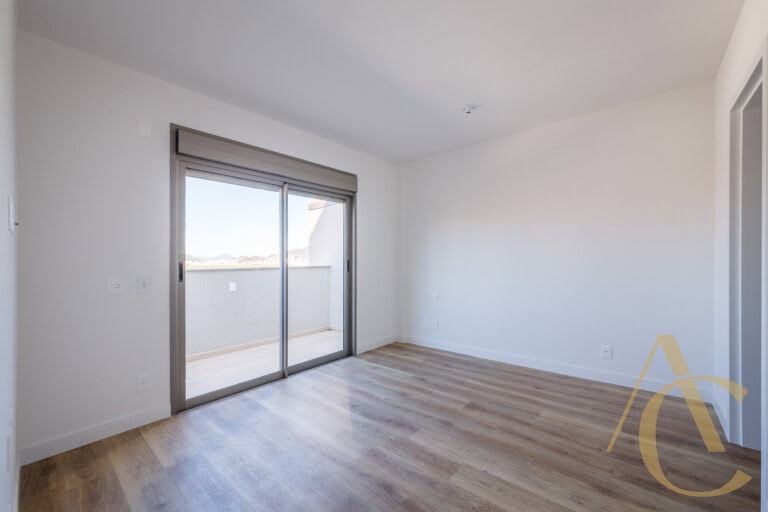 Apartamento duplex à venda – 3 quartos sendo 1 suíte – João Paulo – Florianópolis/SC.