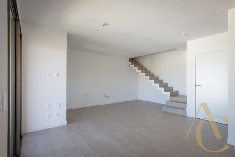 Apartamento duplex à venda – 3 quartos sendo 1 suíte – João Paulo – Florianópolis/SC.