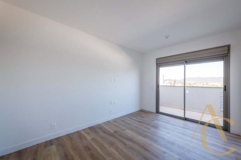 Apartamento duplex à venda – 3 quartos sendo 1 suíte – João Paulo – Florianópolis/SC.