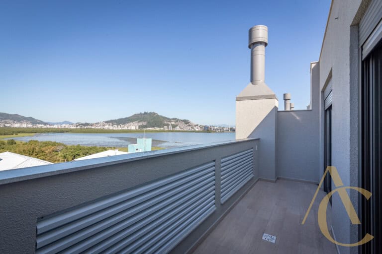 Apartamento duplex à venda – 1 suíte e 2 demi-suítes – João Paulo, Florianópolis/SC.