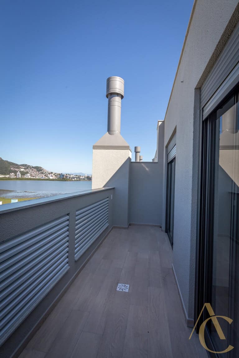 Apartamento duplex à venda – 1 suíte e 2 demi-suítes – João Paulo, Florianópolis/SC.