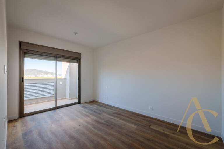 Apartamento duplex à venda – 1 suíte e 2 demi-suítes – João Paulo, Florianópolis/SC.