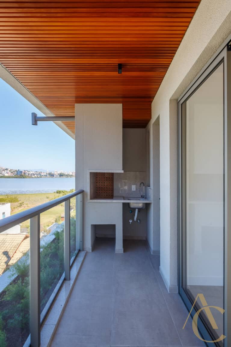 Apartamento duplex à venda – 1 suíte e 2 demi-suítes – João Paulo, Florianópolis/SC.