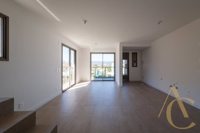 Apartamento duplex à venda – 1 suíte e 2 demi-suítes – João Paulo, Florianópolis/SC.