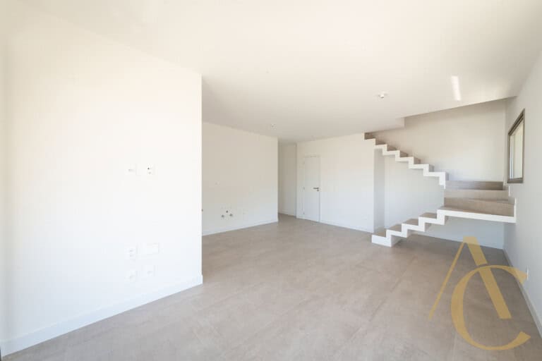 Apartamento duplex à venda – 1 suíte e 2 demi-suítes – João Paulo, Florianópolis/SC.