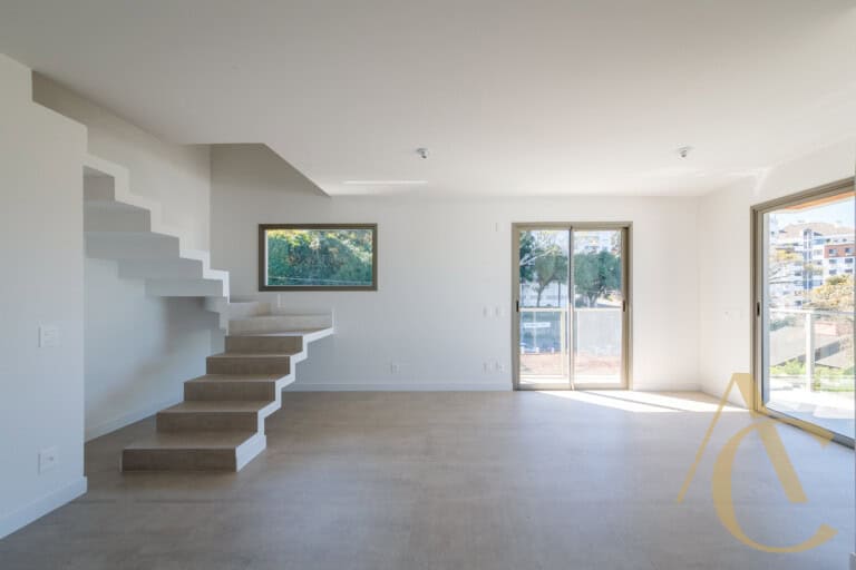 Apartamento duplex à venda – 1 suíte e 2 demi-suítes – João Paulo, Florianópolis/SC.