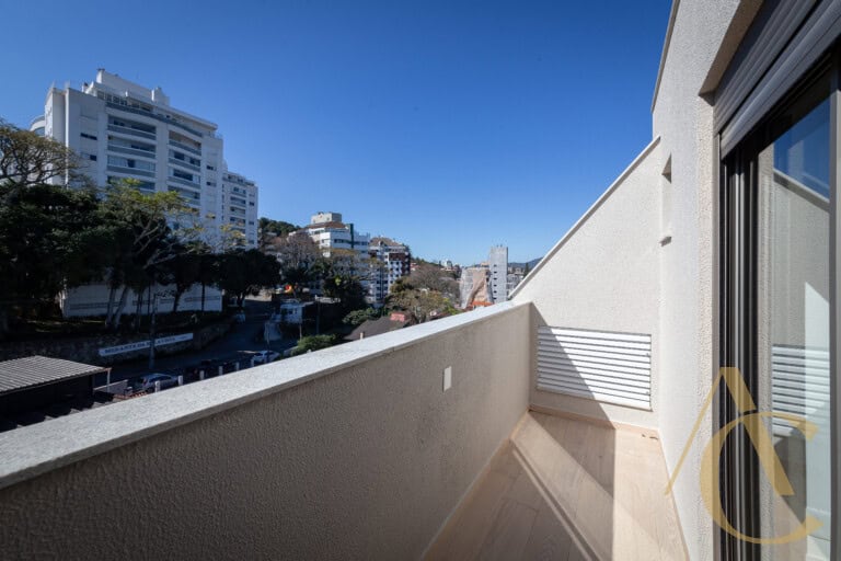 Apartamento duplex à venda – 1 suíte e 2 demi-suítes – João Paulo, Florianópolis/SC.