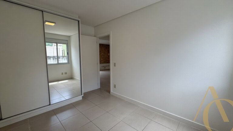 Apartamento para alugar – 2 quartos sendo 1 suíte – Centro, Florianópolis/SC.