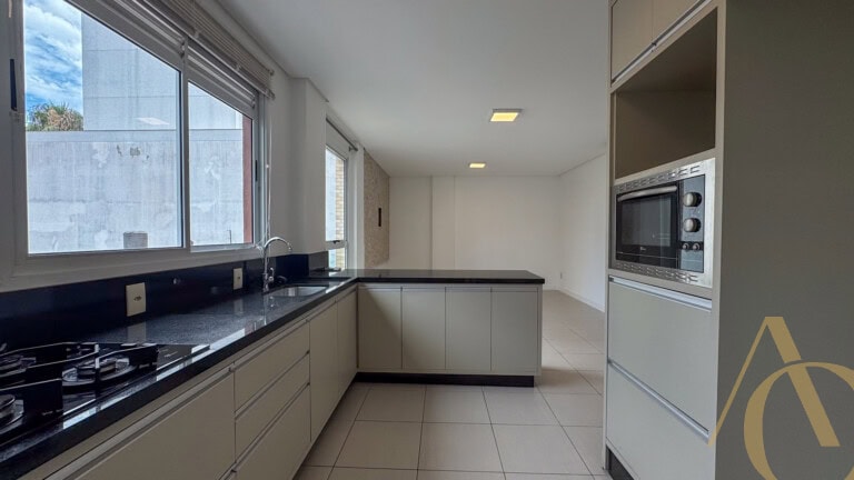 Apartamento para alugar – 2 quartos sendo 1 suíte – Centro, Florianópolis/SC.