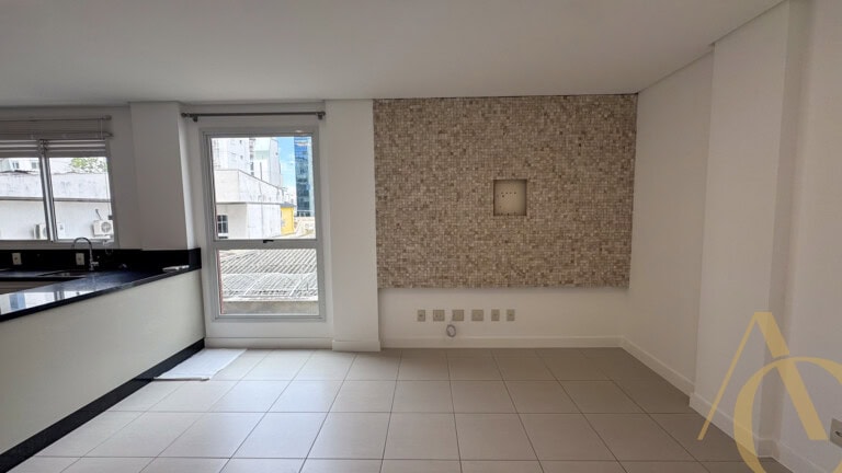 Apartamento para alugar – 2 quartos sendo 1 suíte – Centro, Florianópolis/SC.