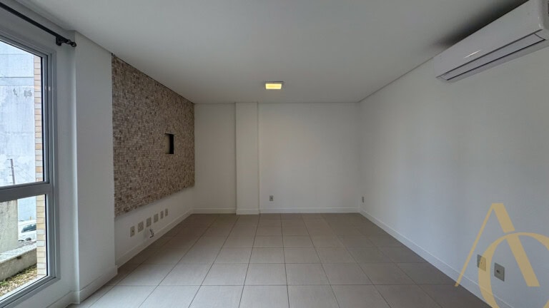 Apartamento para alugar – 2 quartos sendo 1 suíte – Centro, Florianópolis/SC.