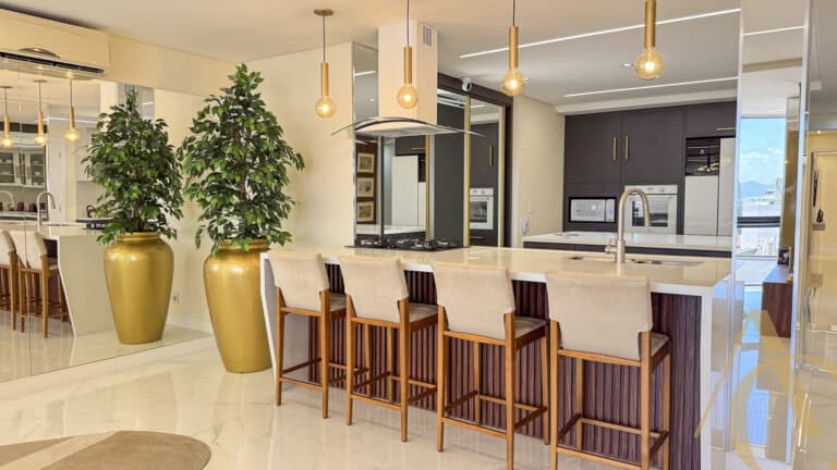 Apartamento à venda – 3 quartos sendo 2 suítes – Centro | Florianópolis/SC.