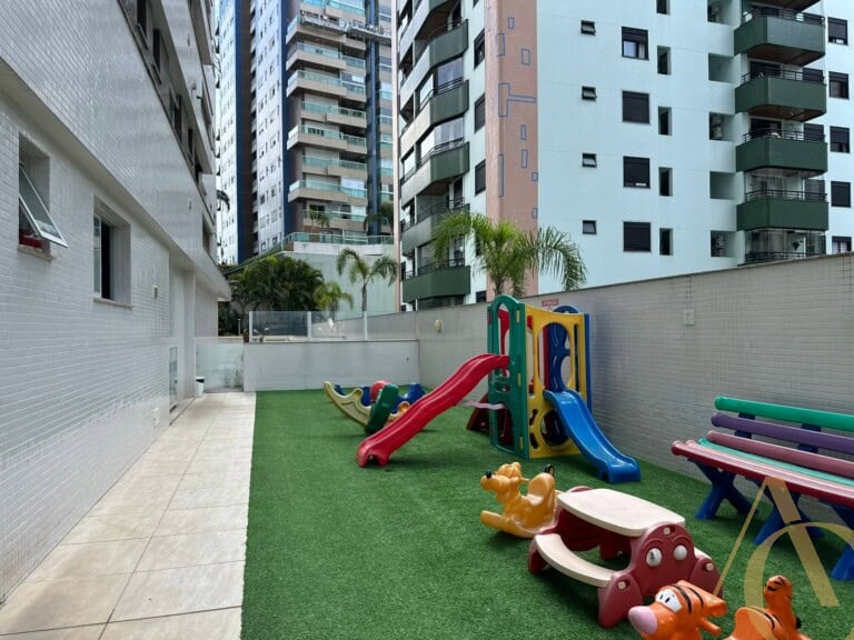 Apartamento à venda – 3 suítes – 3 vagas –  Centro | Florianópolis/SC.