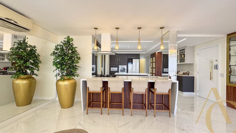 Apartamento à venda – 3 quartos sendo 2 suítes – Centro | Florianópolis/SC.