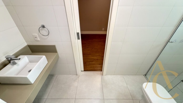 Apartamento para alugar – 1 suíte e 2 demi-suítes – Agronômica | Florianópolis/SC.