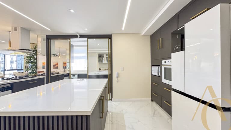 Apartamento à venda – 3 quartos sendo 2 suítes – Centro | Florianópolis/SC.