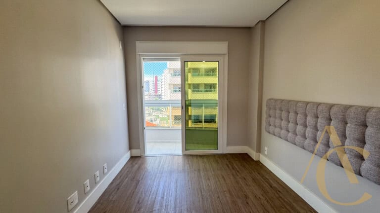 Apartamento para alugar – 1 suíte e 2 demi-suítes – Agronômica | Florianópolis/SC.