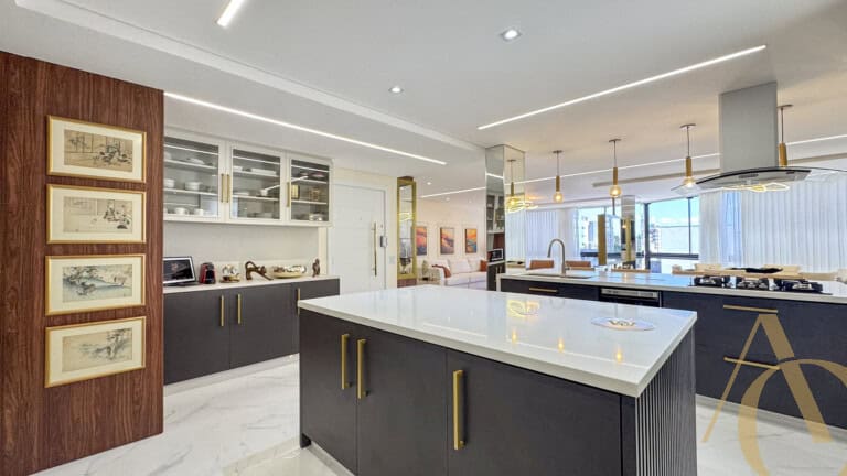 Apartamento à venda – 3 quartos sendo 2 suítes – Centro | Florianópolis/SC.