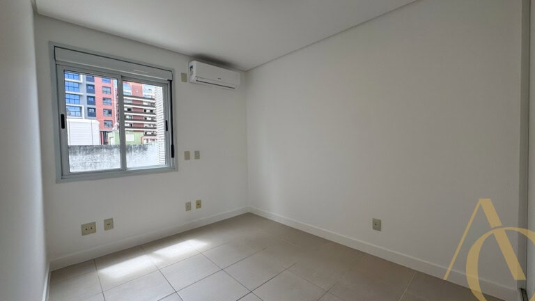 Apartamento para alugar – 2 quartos sendo 1 suíte – Centro, Florianópolis/SC.