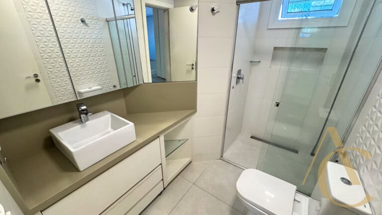 Apartamento para alugar – 1 suíte e 2 demi-suítes – Agronômica | Florianópolis/SC.