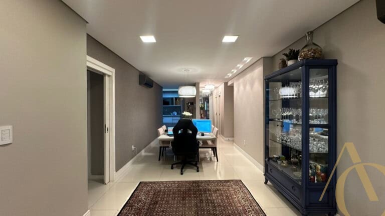 Apartamento à venda – 3 suítes – 3 vagas –  Centro | Florianópolis/SC.