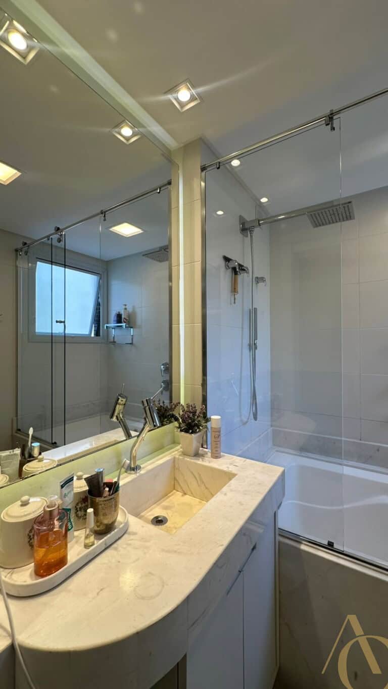 Apartamento à venda – 3 suítes – 3 vagas –  Centro | Florianópolis/SC.