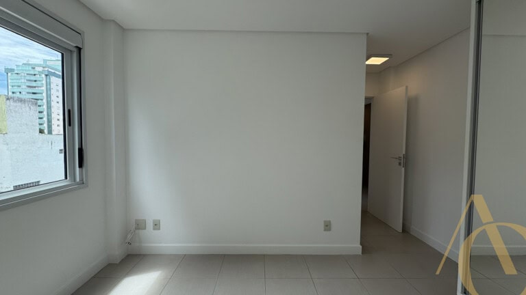 Apartamento para alugar – 2 quartos sendo 1 suíte – Centro, Florianópolis/SC.