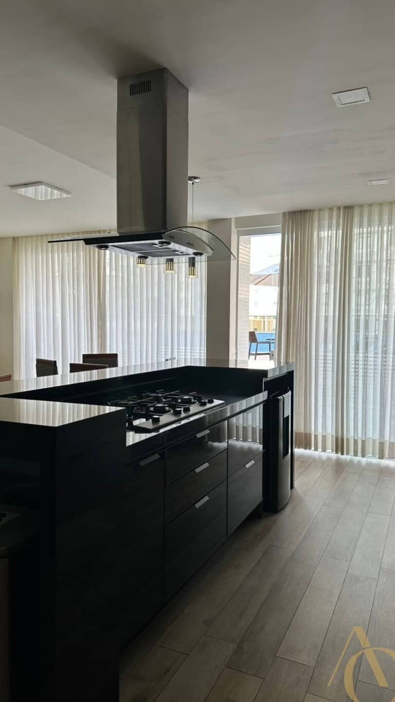 Apartamento à venda – 3 suítes – 3 vagas –  Centro | Florianópolis/SC.