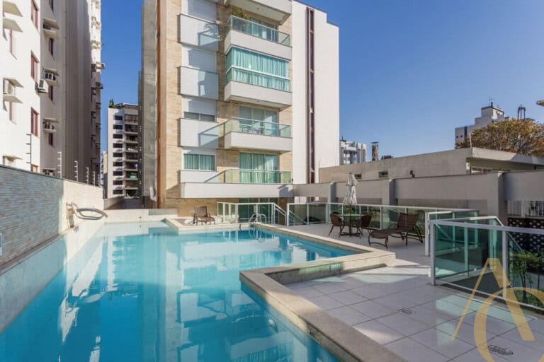 Apartamento para alugar – 2 quartos sendo 1 suíte – Centro, Florianópolis/SC.