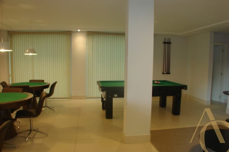 Apartamento para alugar – 2 quartos sendo 1 suíte – Centro, Florianópolis/SC.