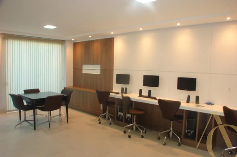 Apartamento para alugar – 2 quartos sendo 1 suíte – Centro, Florianópolis/SC.