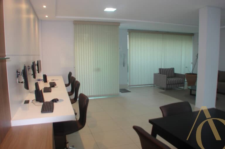 Apartamento para alugar – 2 quartos sendo 1 suíte – Centro, Florianópolis/SC.