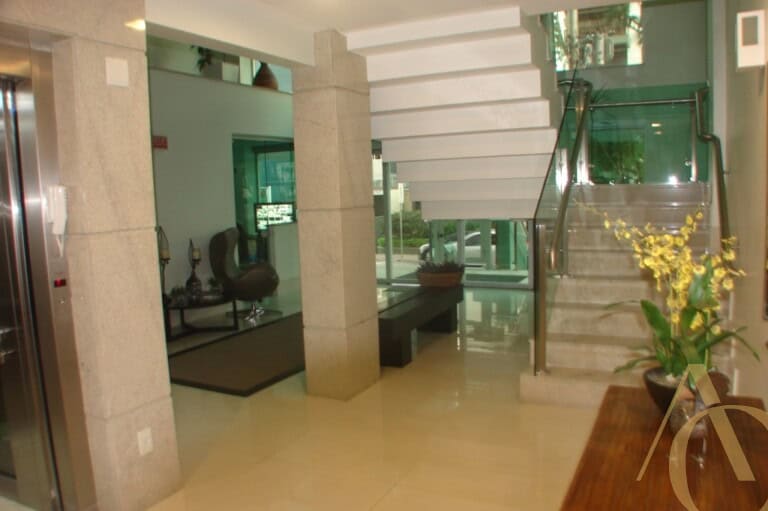 Apartamento para alugar – 2 quartos sendo 1 suíte – Centro, Florianópolis/SC.