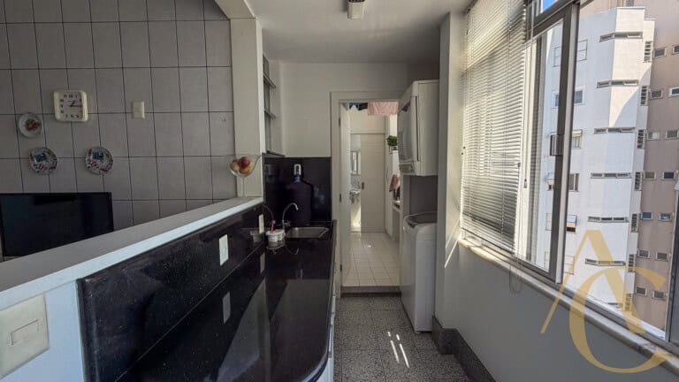 Apartamento à venda – 3 quartos sendo 1 suíte – vista mar – Centro | Florianópolis/SC