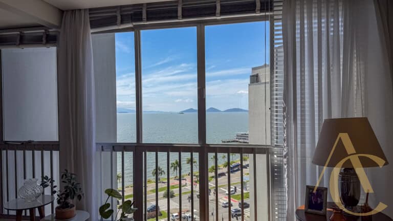 Apartamento à venda – 3 quartos sendo 1 suíte – vista mar – Centro | Florianópolis/SC