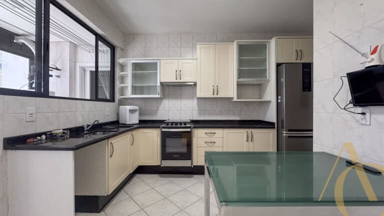 Apartamento para alugar – 3 quartos sendo 1 suíte – Centro | Florianópolis/SC