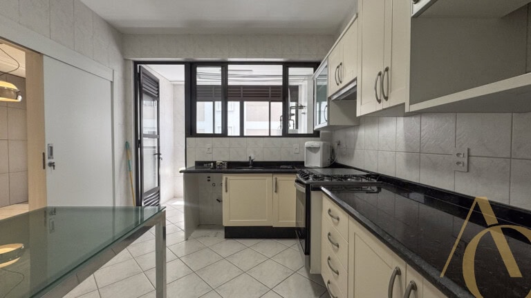 Apartamento para alugar – 3 quartos sendo 1 suíte – Centro | Florianópolis/SC