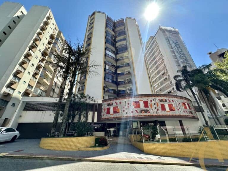 Apartamento para alugar – 3 quartos sendo 1 suíte – Centro | Florianópolis/SC