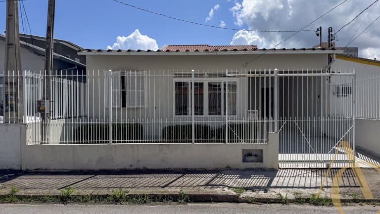 Casa residencial para alugar – 3 quartos – Capoeiras | Florianópolis/SC.
