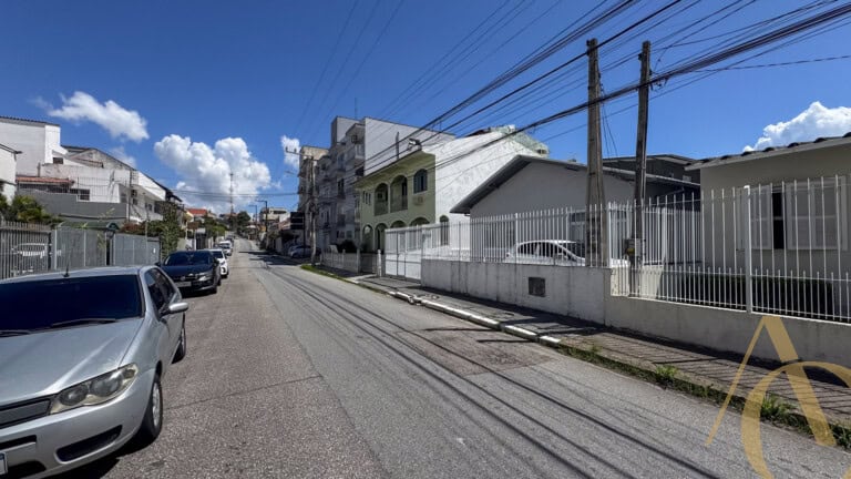 Casa residencial para alugar – 3 quartos – Capoeiras | Florianópolis/SC.
