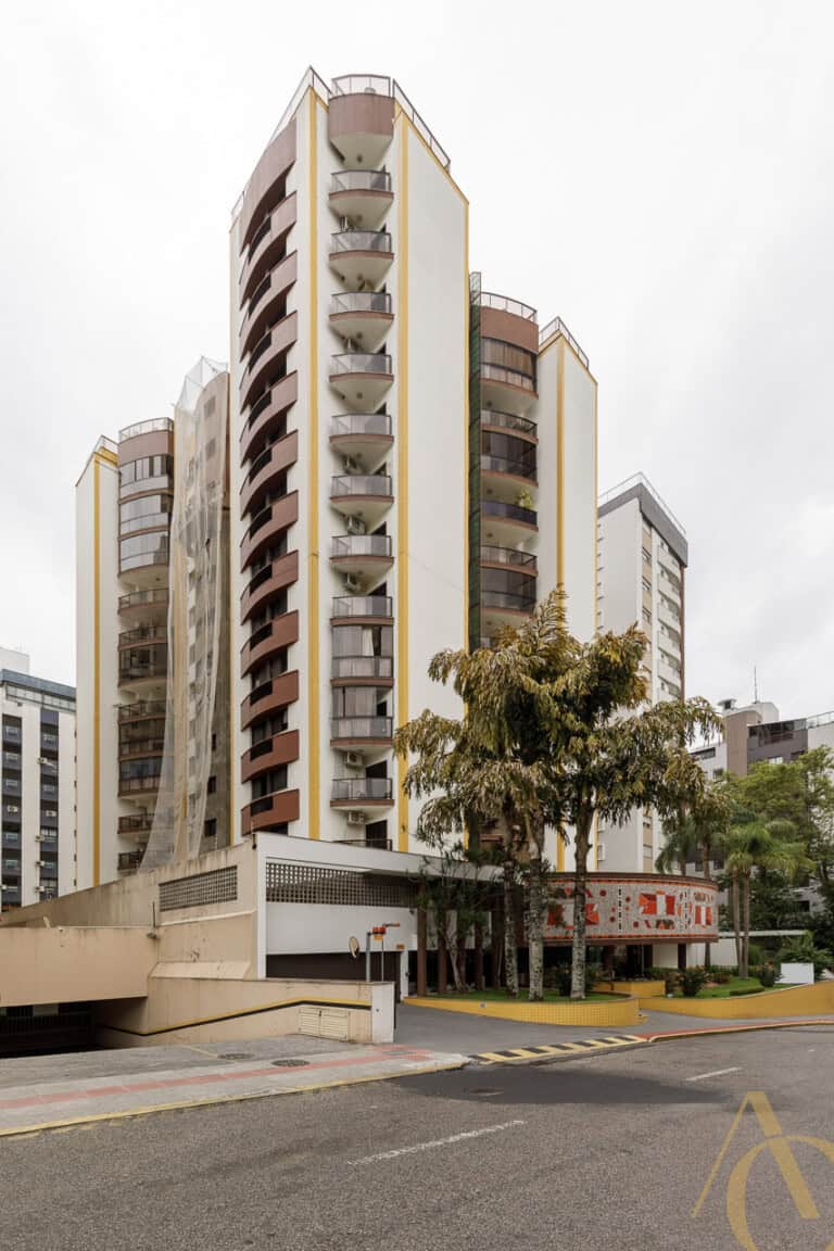 Apartamento para alugar – 3 quartos sendo 1 suíte – Centro | Florianópolis/SC