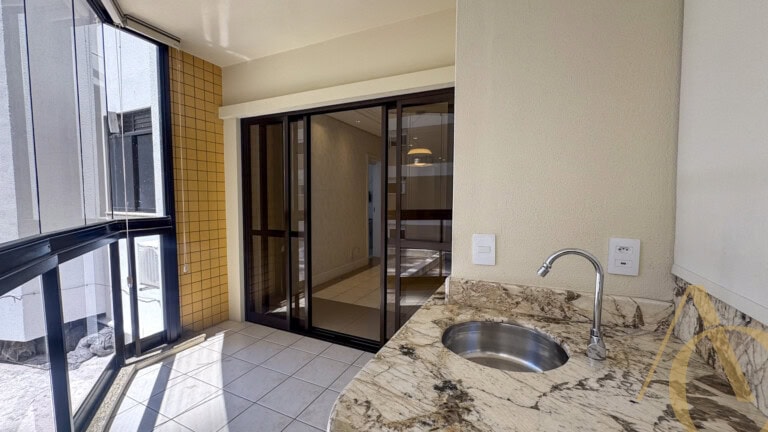 Apartamento para alugar – 3 quartos sendo 1 suíte – Centro | Florianópolis/SC