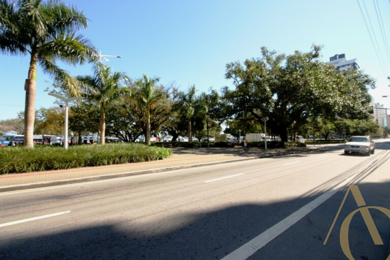 Apartamento para alugar – 2 suítes – Agronômica | Florianópolis/SC.