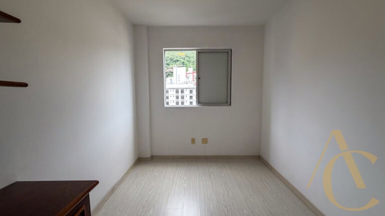 Apartamento para alugar – 2 quartos sendo 1 suíte – Centro | Florianópolis/SC.
