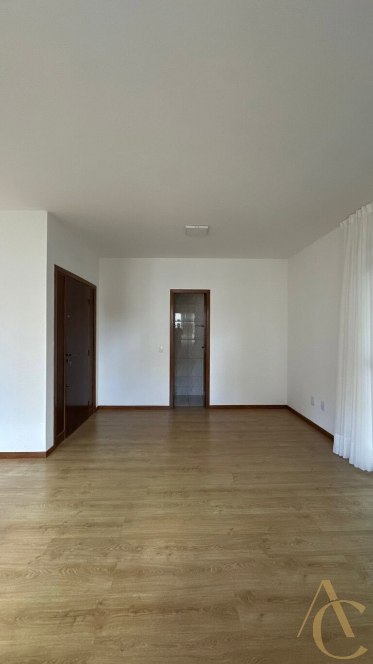 Apartamento para alugar – 3 quartos sendo 1 suíte – Centro | Florianópolis/SC.
